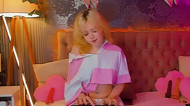 EmilyAngells online show from 04-20-26, 06:16