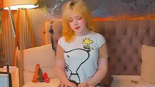 EmilyAngells online show from 04-28-26, 06:07