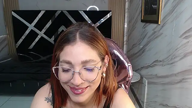 Snapshot of Angeles_v chatting on 03-03-25, 08:11 Angeles v online show from 03-03-25, 08:11