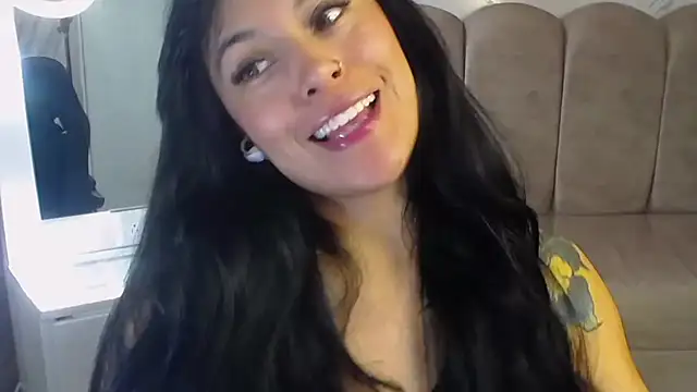 Snapshot of Isabella_Collen_v chatting on 04-29-26, 05:41 Isabella Collen v online show from 04-29-26, 05:41
