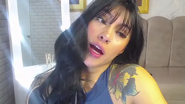 Snapshot of Isabella_Collen_v chatting on 05-11-26, 01:06 Isabella Collen v online show from 05-11-26, 01:06