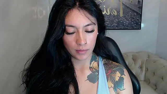 Snapshot of Isabella_Collen_v chatting on 05-15-26, 01:29 Isabella Collen v online show from 05-15-26, 01:29