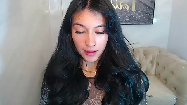 Snapshot of Isabella_Collen_v chatting on 05-19-26, 01:17 Isabella Collen v online show from 05-19-26, 01:17