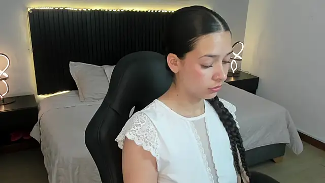 angeline davies online show from 10-28-25, 03:43