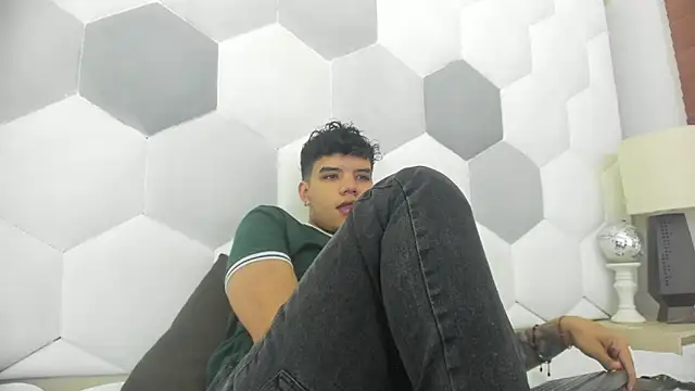 Axel Forte online show from 12-21-25, 01:07