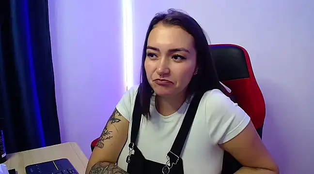 Snapshot of Luna_kitty chatting on 02-25-25, 07:36 Luna kitty online show from 02-25-25, 07:36