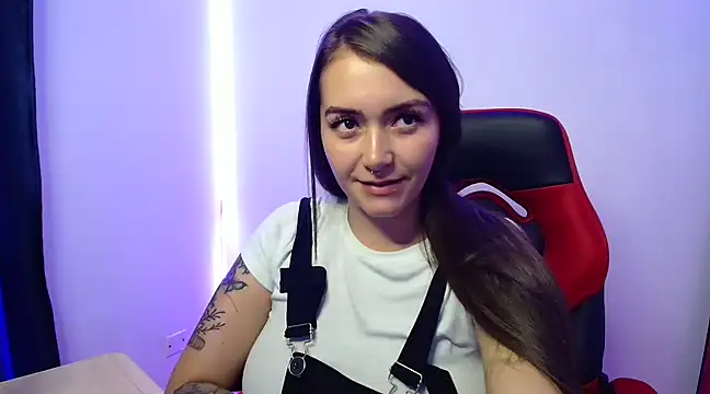 Snapshot of Luna_kitty chatting on 02-25-25, 11:00 Luna kitty online show from 02-25-25, 11:00