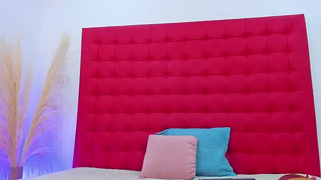 Maite Smith  online show from 02-25-25, 12:13