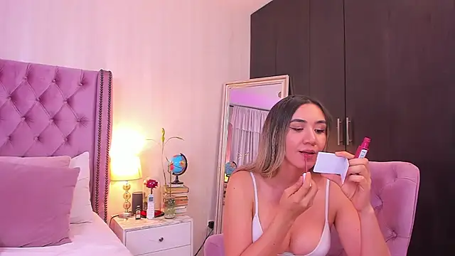 natashaleightt online show from 03-05-25, 11:49