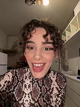 Snapshot of Mazzekyn chatting on 03-08-25, 02:40 Mazzekyn online show from 03-08-25, 02:40