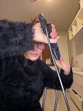 Snapshot of Mazzekyn chatting on 03-17-25, 06:21 Mazzekyn online show from 03-17-25, 06:21