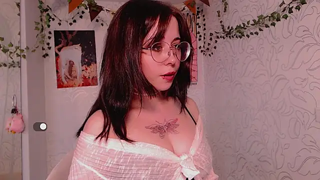 Snapshot of _miraclecattt_ chatting on 09-13-25, 07:19 miraclecattt online show from 09-13-25, 07:19