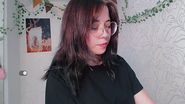 Snapshot of _miraclecattt_ chatting on 09-18-25, 05:31 miraclecattt online show from 09-18-25, 05:31