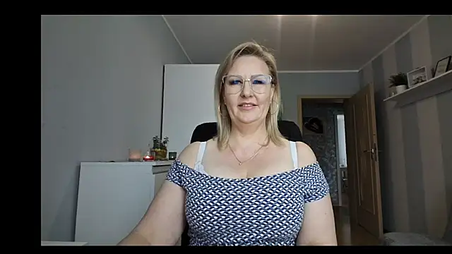 Snapshot of DianaLive chatting on 02-11-26, 10:20 DianaLive online show from 02-11-26, 10:20