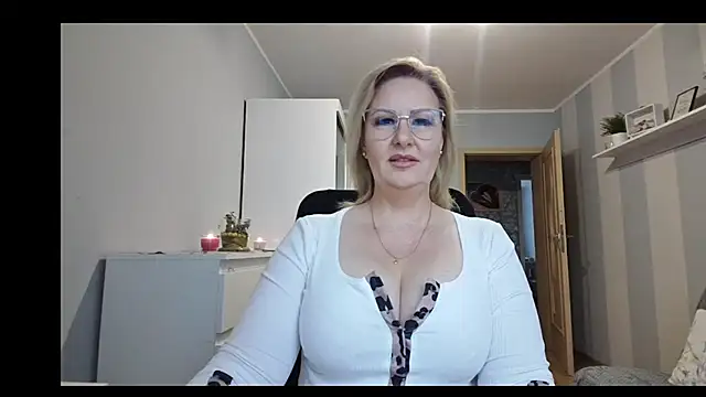 Snapshot of DianaLive chatting on 02-17-26, 07:05 DianaLive online show from 02-17-26, 07:05