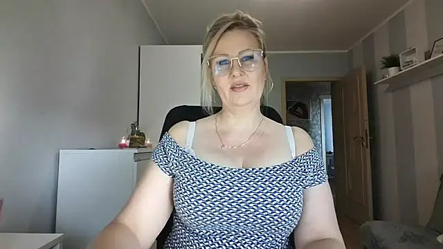 Snapshot of DianaLive chatting on 02-26-26, 09:19 DianaLive online show from 02-26-26, 09:19