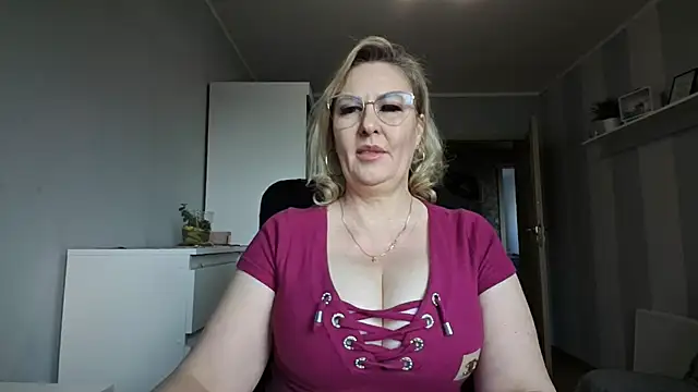 Snapshot of DianaLive chatting on 03-10-26, 07:35 DianaLive online show from 03-10-26, 07:35