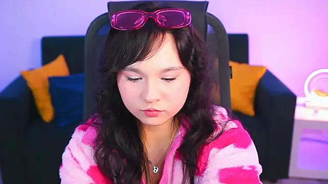 Snapshot of HanaWise chatting on 02-24-25, 08:06 HanaWise online show from 02-24-25, 08:06