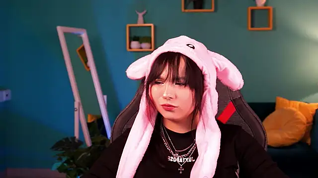 Snapshot of HanaWise chatting on 03-05-25, 11:28 HanaWise online show from 03-05-25, 11:28