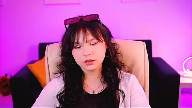 Snapshot of HanaWise chatting on 03-10-25, 07:32 HanaWise online show from 03-10-25, 07:32