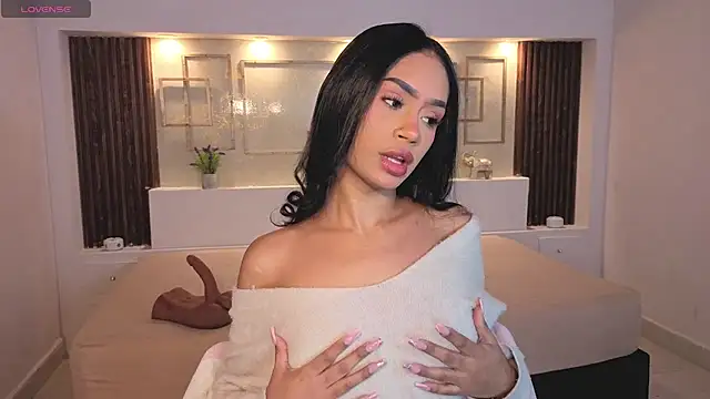 Snapshot of ChloeMoon9 chatting on 10-17-25, 12:19 ChloeMoon9 online show from 10-17-25, 12:19