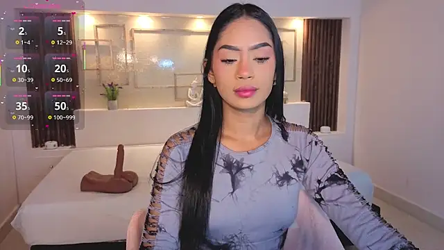 Snapshot of ChloeMoon9 chatting on 10-20-25, 01:11 ChloeMoon9 online show from 10-20-25, 01:11