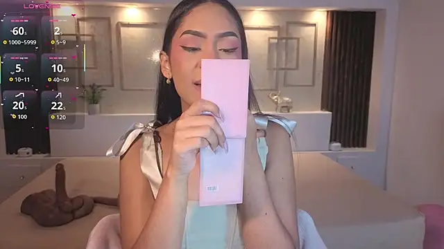 Snapshot of ChloeMoon9 chatting on 11-06-25, 11:33 ChloeMoon9 online show from 11-06-25, 11:33