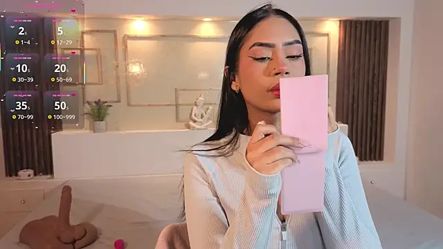 Snapshot of ChloeMoon9 chatting on 11-08-25, 11:21 ChloeMoon9 online show from 11-08-25, 11:21