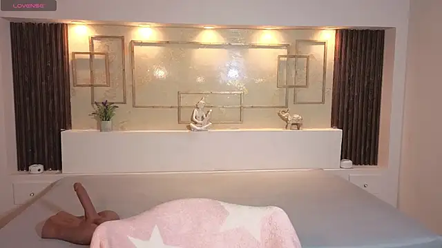 Snapshot of ChloeMoon9 chatting on 11-11-25, 09:53 ChloeMoon9 online show from 11-11-25, 09:53