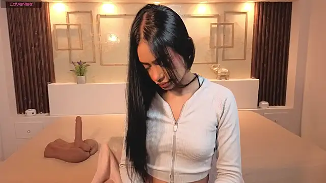 Snapshot of ChloeMoon9 chatting on 11-17-25, 11:38 ChloeMoon9 online show from 11-17-25, 11:38