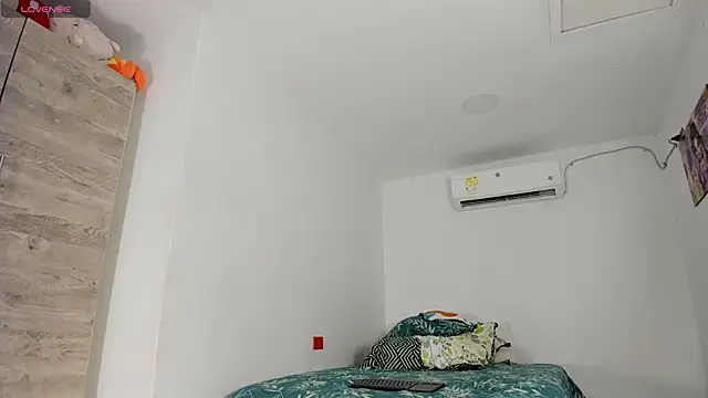 flor herrera01 online show from 12-22-25, 03:58