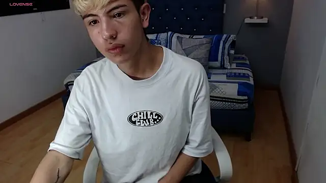 Snapshot of matteo_foxx chatting on 02-24-25, 07:19 matteo foxx online show from 02-24-25, 07:19