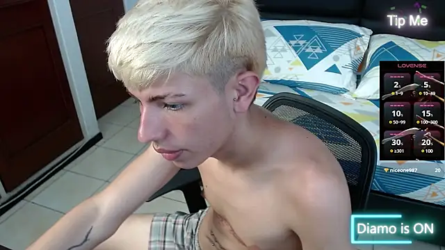 Snapshot of matteo_foxx chatting on 03-03-25, 10:10 matteo foxx online show from 03-03-25, 10:10