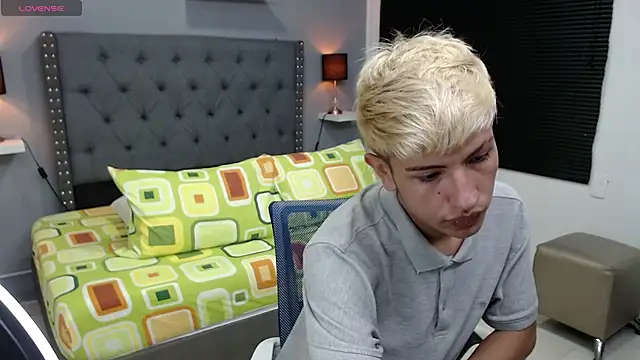 Snapshot of matteo_foxx chatting on 03-07-25, 07:05 matteo foxx online show from 03-07-25, 07:05