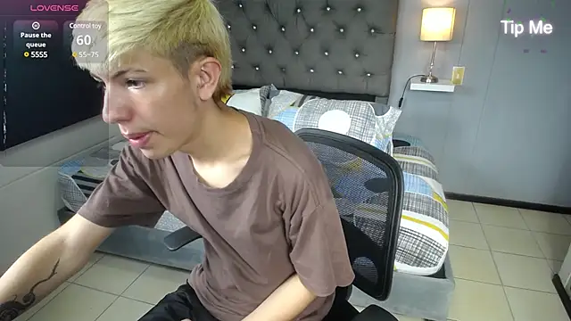 Snapshot of matteo_foxx chatting on 03-11-25, 07:03 matteo foxx online show from 03-11-25, 07:03