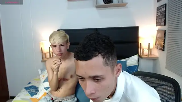 Snapshot of matteo_foxx chatting on 03-21-25, 07:13 matteo foxx online show from 03-21-25, 07:13