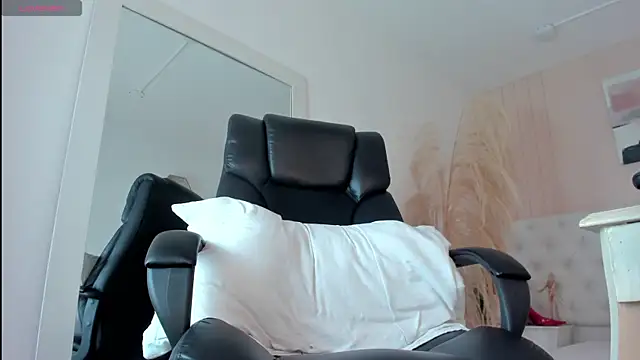 CHANELL 11INCHES online show from 03-21-25, 08:29