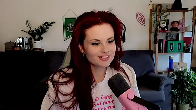 Della Ideal online show from 12-16-25, 09:03