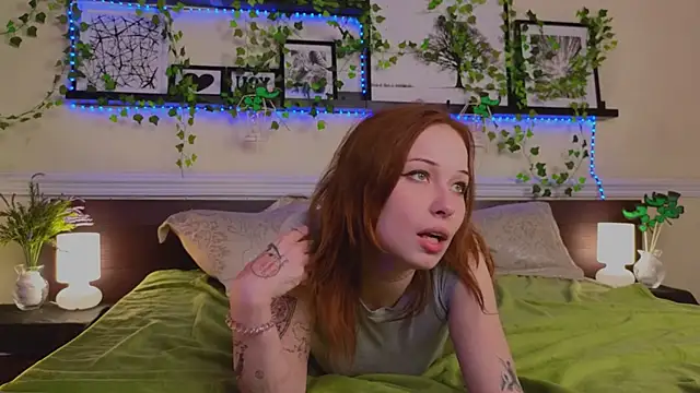 Snapshot of AliceTempt chatting on 03-16-25, 06:34 AliceTempt online show from 03-16-25, 06:34