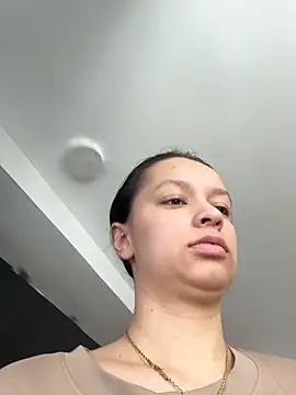 Snapshot of Soy_Sara7 chatting on 12-14-25, 01:16 Soy Sara7 online show from 12-14-25, 01:16