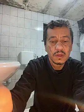 Snapshot of rogerdik76 chatting on 02-06-26, 06:29 rogerdik76 online show from 02-06-26, 06:29