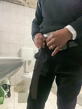 Snapshot of rogerdik76 chatting on 03-06-26, 06:21 rogerdik76 online show from 03-06-26, 06:21