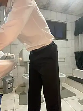 Snapshot of rogerdik76 chatting on 03-26-26, 06:08 rogerdik76 online show from 03-26-26, 06:08