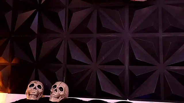 DaphneGlas online show from 10-20-25, 01:00