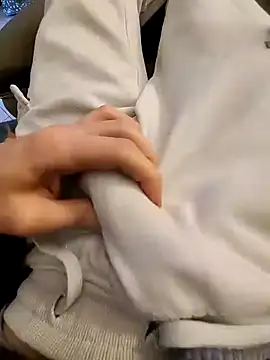 Snapshot of LrgPns chatting on 03-09-25, 02:43 LrgPns online show from 03-09-25, 02:43