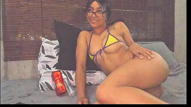 Snapshot of SoleiAndKairo chatting on 03-17-25, 04:08 SoleiAndKairo online show from 03-17-25, 04:08