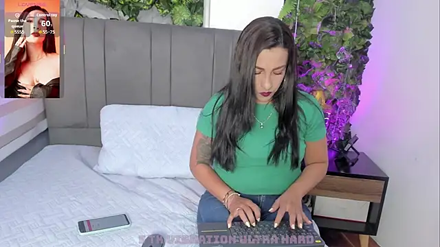 Bella williamss  online show from 10-07-25, 08:17