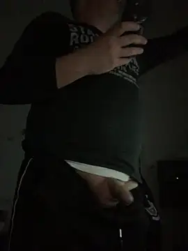 Snapshot of Mike8523 chatting on 02-17-26, 06:36 Mike8523 online show from 02-17-26, 06:36