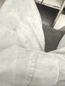 Snapshot of bbclip chatting on 10-19-25, 07:31 bbclip online show from 10-19-25, 07:31