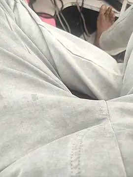 Snapshot of bbclip chatting on 11-14-25, 04:55 bbclip online show from 11-14-25, 04:55